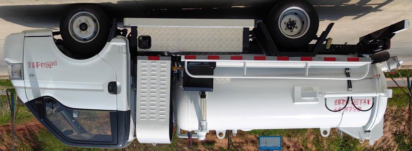 程力壹為純電動(dòng)吸污車圖片4