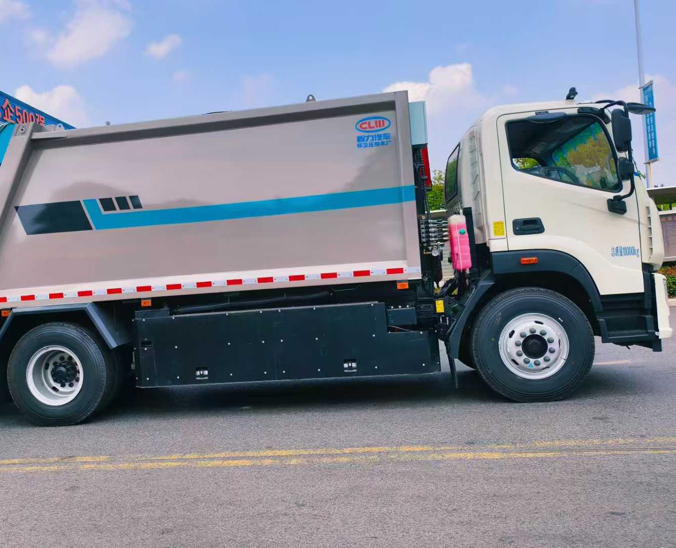 福田歐曼15方純電動(dòng)壓縮式垃圾運(yùn)輸車圖片3