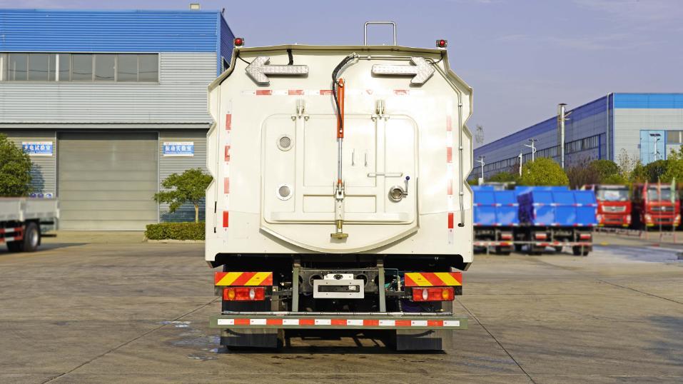 東風(fēng)華神型純電動(dòng)洗掃車圖片4