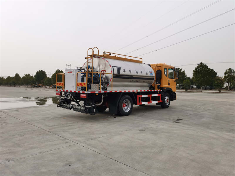 東風多利卡9方智能型瀝青灑布車圖片4