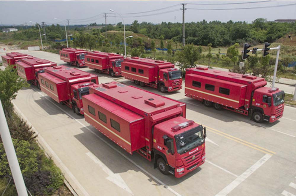 重汽豪沃20/30人宿營(yíng)車(chē)圖片5