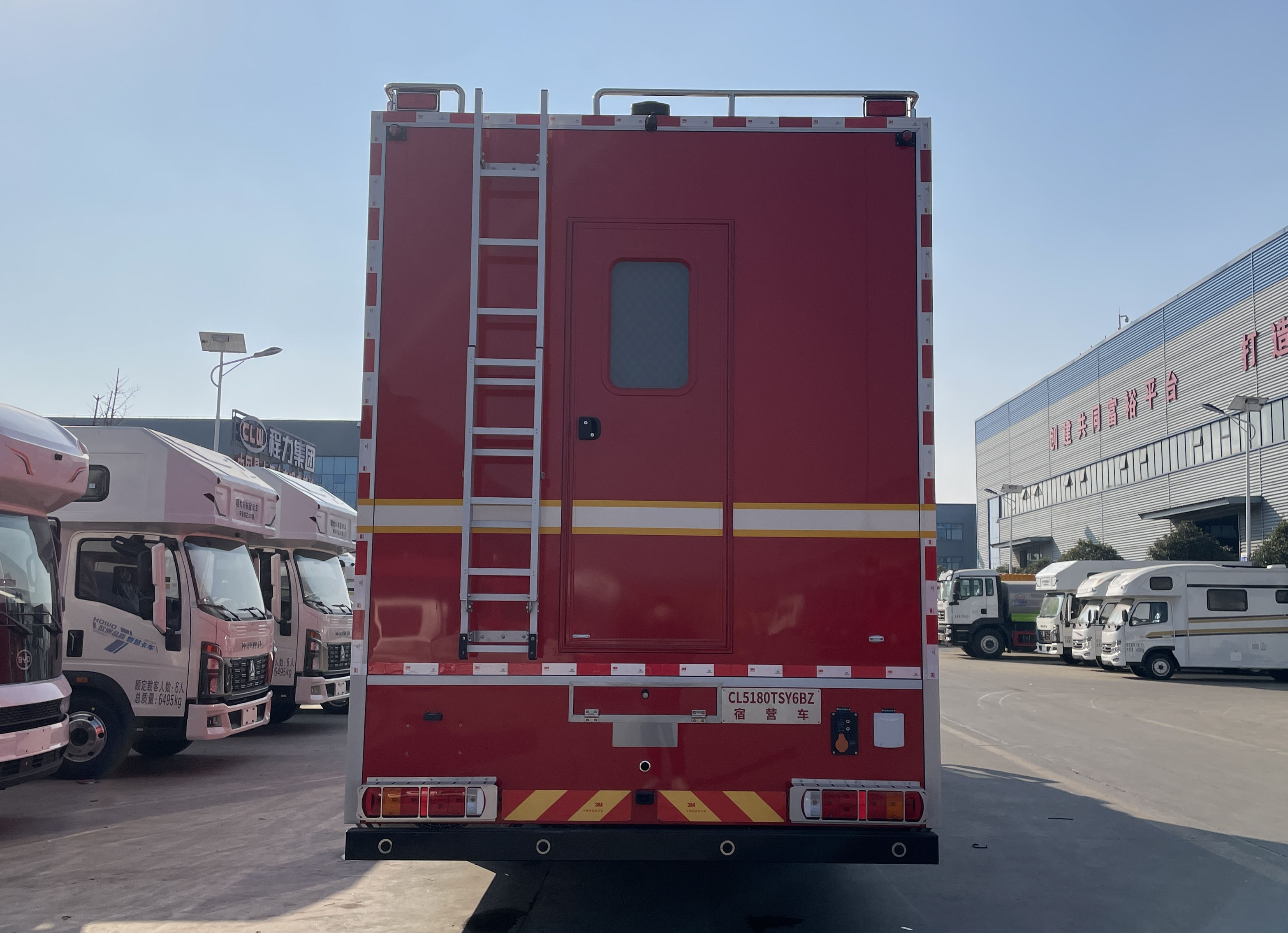 重汽豪沃20/30人宿營(yíng)車(chē)圖片3