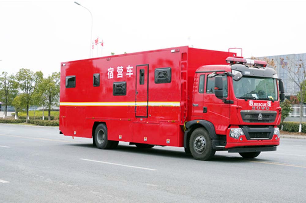重汽單橋6人宿營(yíng)車(chē)圖片2